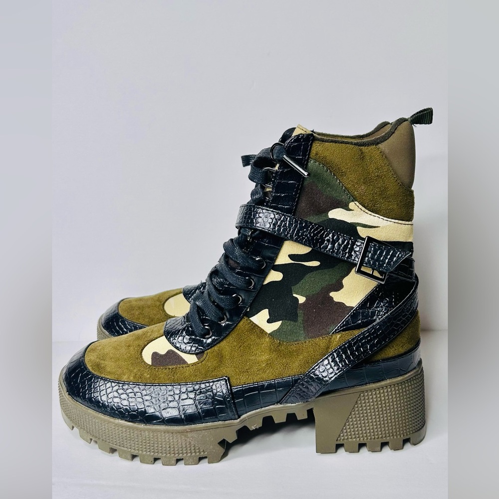Combat Military Print Lug Sole Lace Up Chunky Heel Boots Cape Robbin Sz 8 - Picture 3 of 9